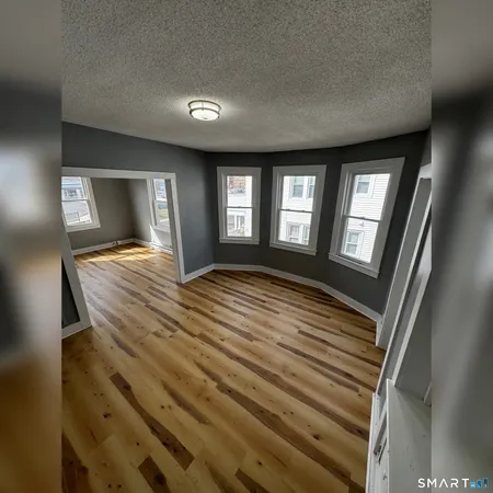 a view of empty room with closet and entryway