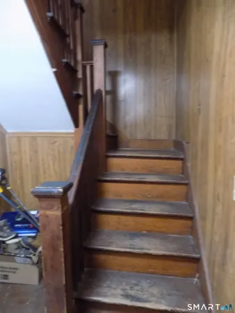 a view of empty room with closet and entryway