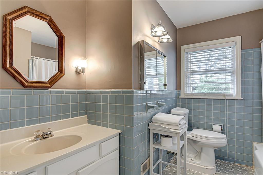 212 Lindley Road Greensboro, NC 27410 - Photo 22 of 30 Bathroom