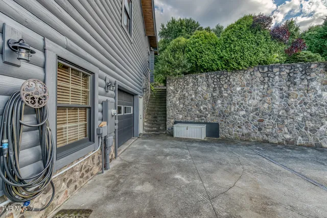 $1,197,000 | 72 Mountain Heights Road, Lebanon, VA 24266