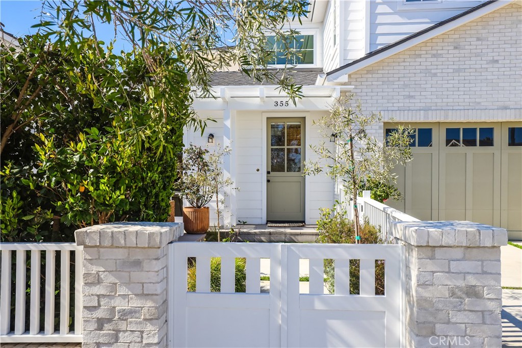 355 Rochester Street Costa Mesa, CA 92627 - Photo 3 of 40