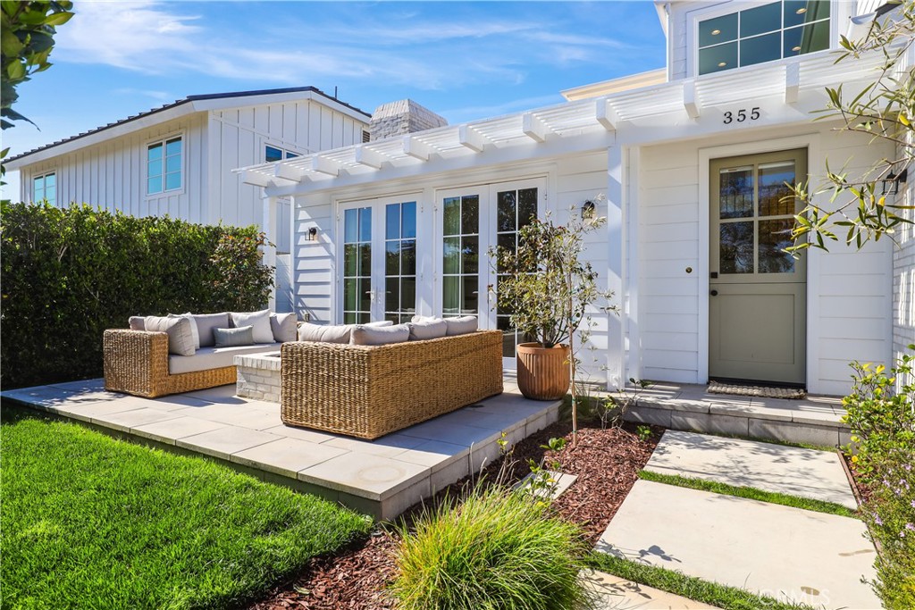 355 Rochester Street Costa Mesa, CA 92627 - Photo 4 of 40