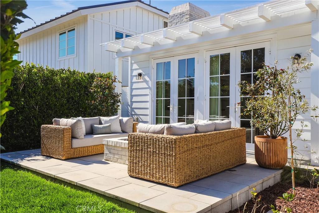 355 Rochester Street Costa Mesa, CA 92627 - Photo 5 of 40