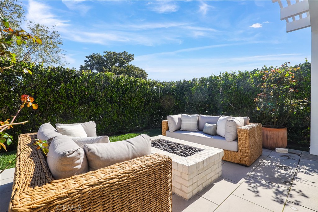 355 Rochester Street Costa Mesa, CA 92627 - Photo 6 of 40