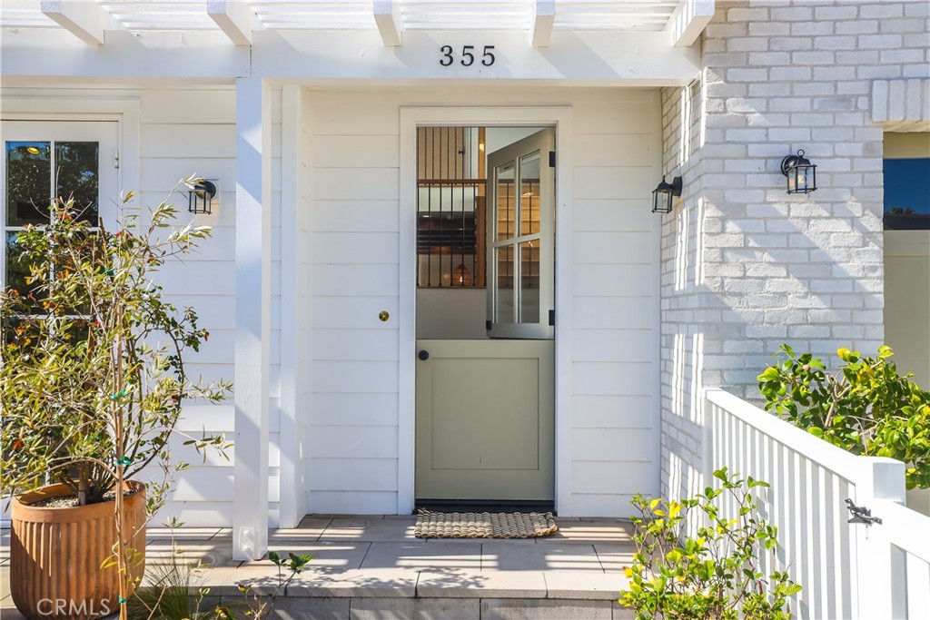 355 Rochester Street Costa Mesa, CA 92627 - Photo 7 of 40