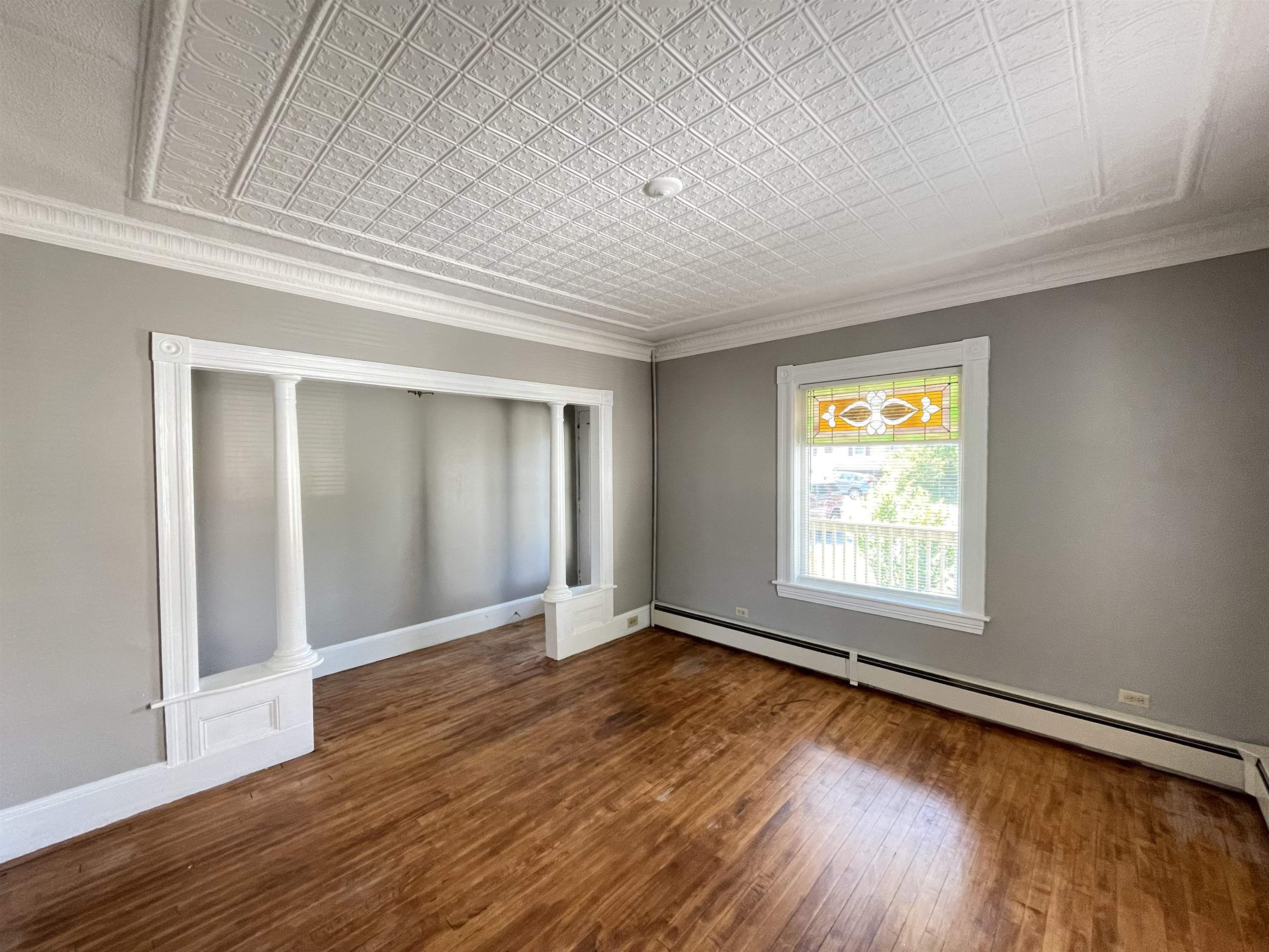 366 Lowell Street Manchester, NH 03104 - Photo 2 of 13