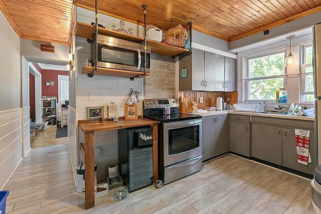 366 Lowell Street Manchester, NH 03104 - Photo 3 of 13