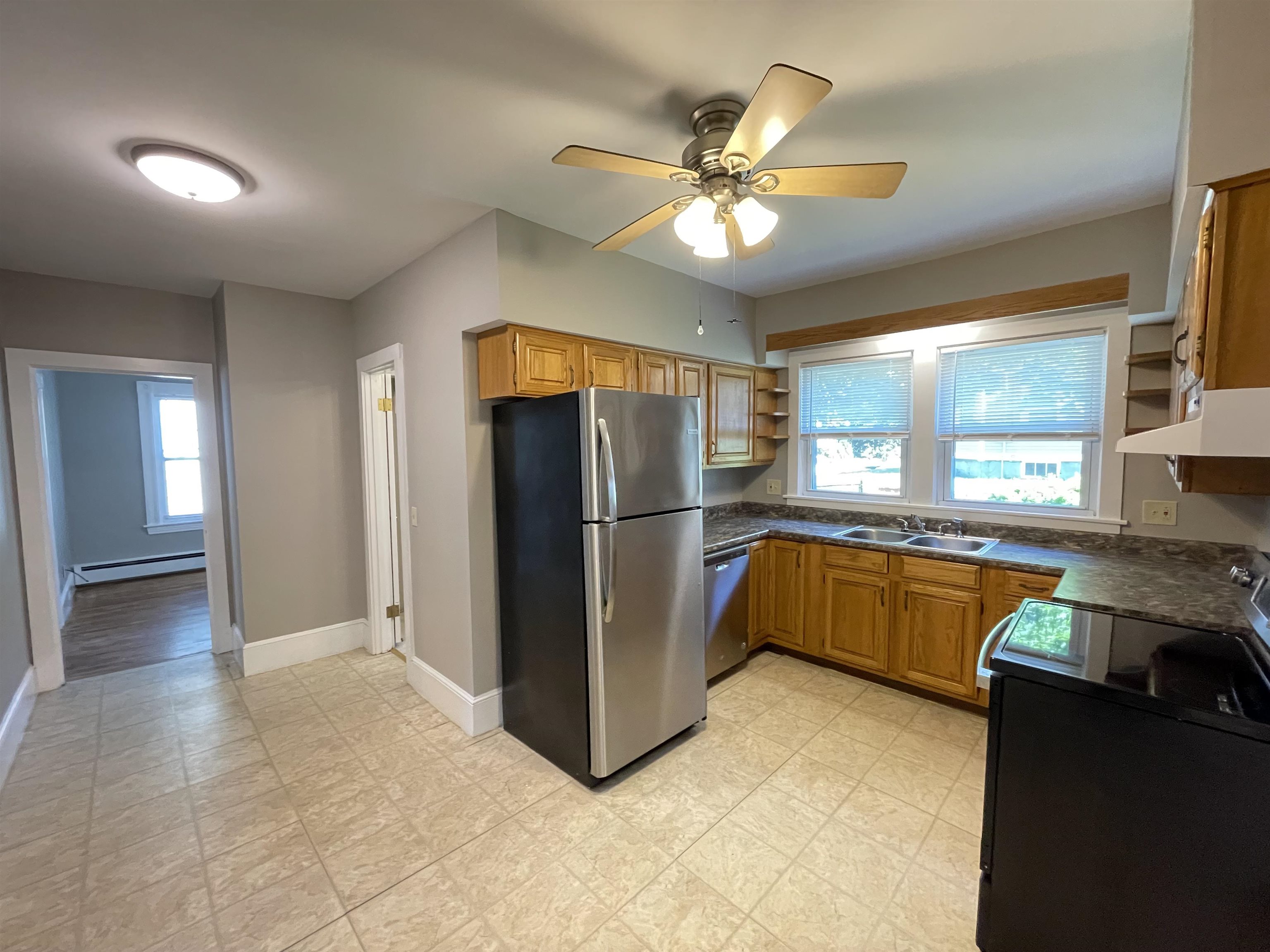 366 Lowell Street Manchester, NH 03104 - Photo 8 of 13