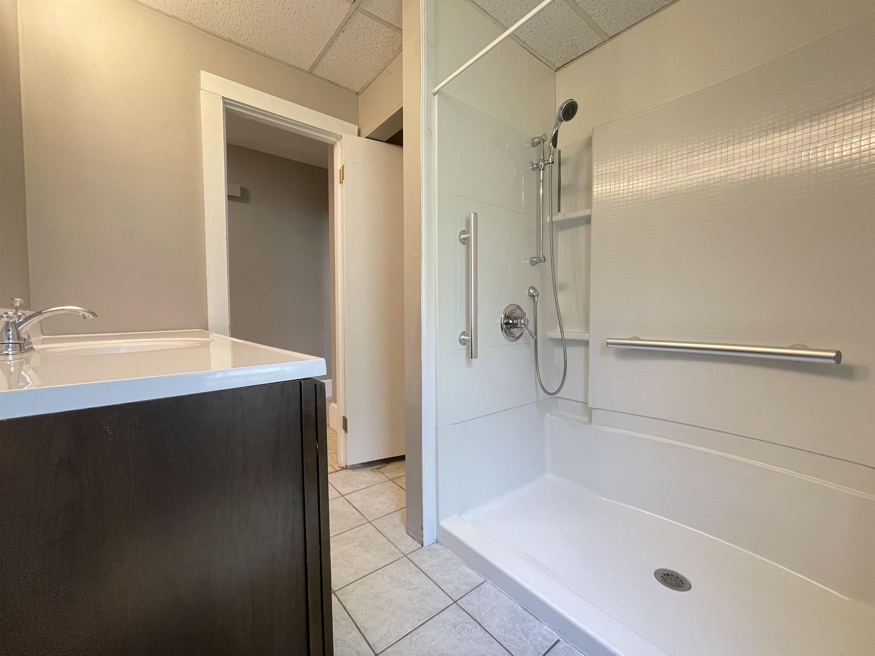 366 Lowell Street Manchester, NH 03104 - Photo 10 of 13