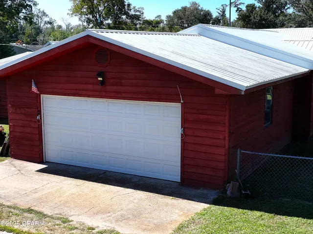 $189,900 | 6913 Broadway Street, Grand Ridge, FL 32442