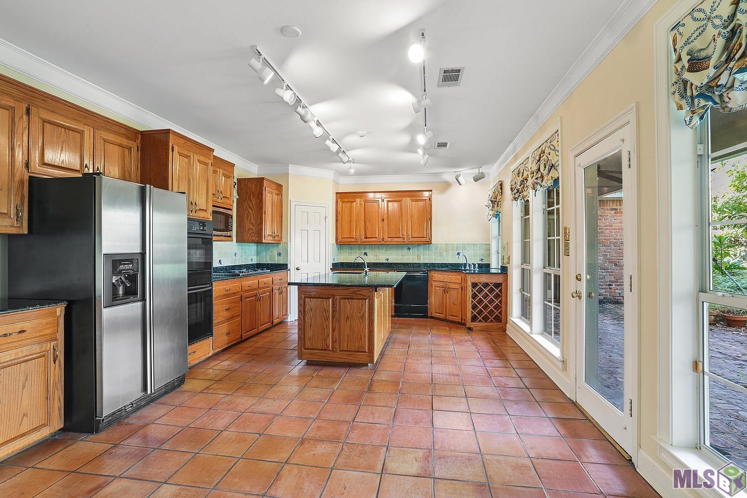 733 Woodview Court Baton Rouge, LA 70810 - Photo 4 of 21 Gallery Image 4