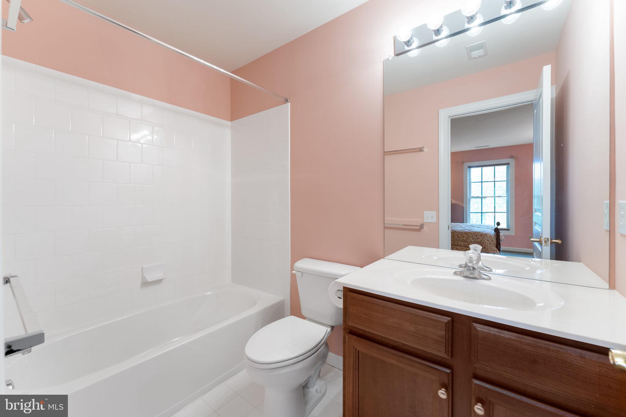 26 Ridings Way West Chester, PA 19382 - Photo 22 of 31 Full En-Suite Bath