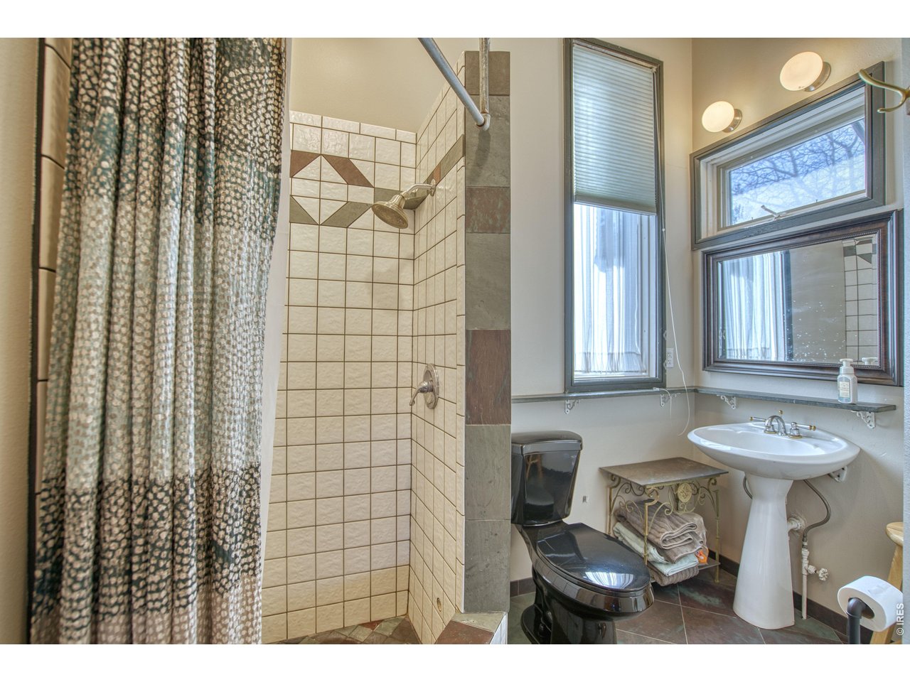 226 Juniper Heights Road Golden, CO 80403 - Photo 21 of 40 Upstairs Bathroom