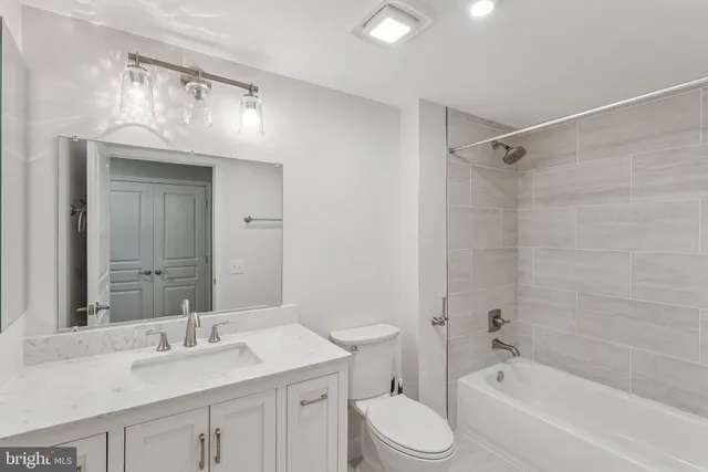 $725,000 | 616 E Street Northwest, Unit 455, Washington, DC 20004