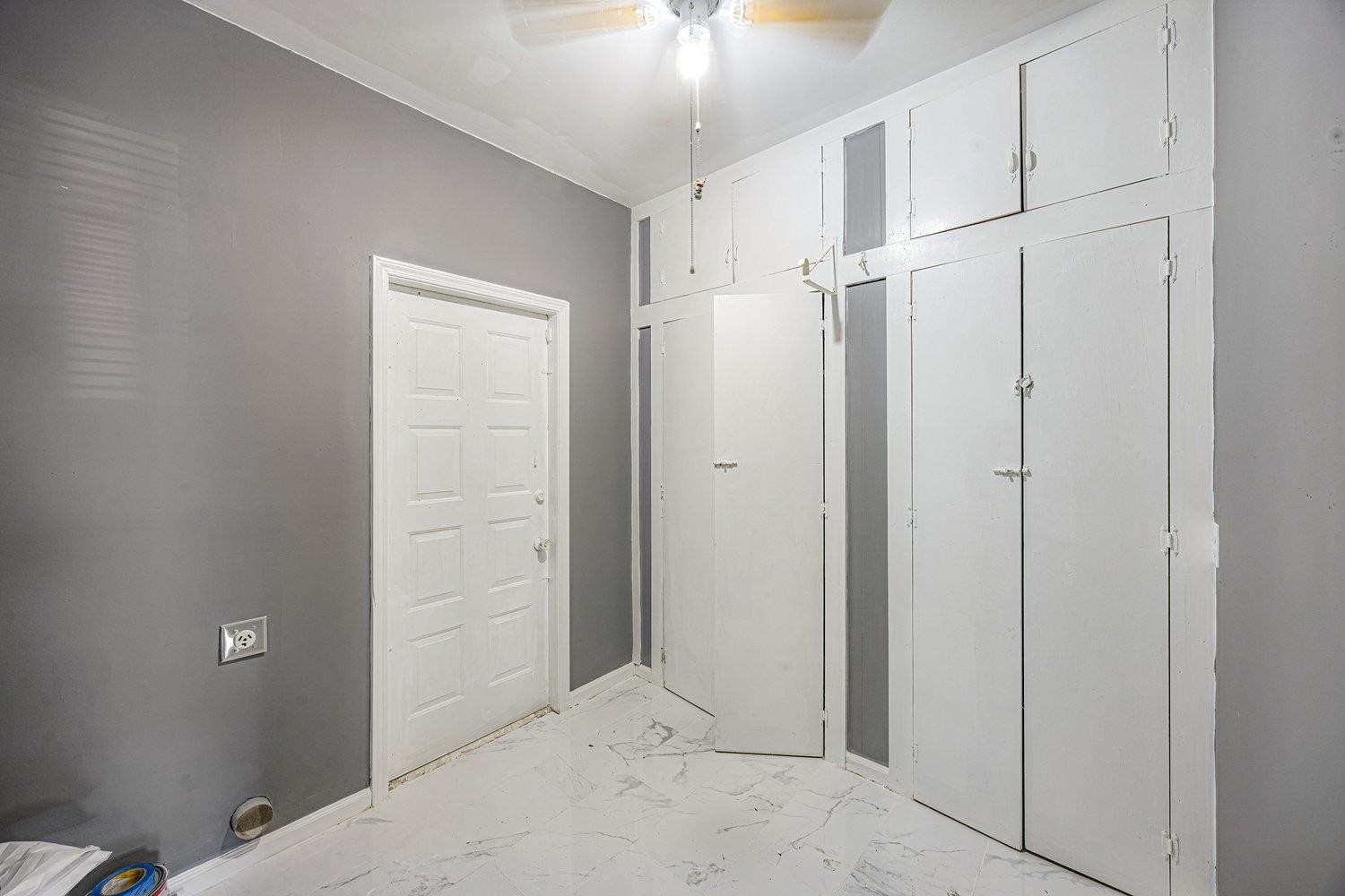 4025 Bishops Bridge Road Memphis, TN 38118 - Photo 10 of 18 a view of a hallway with closet