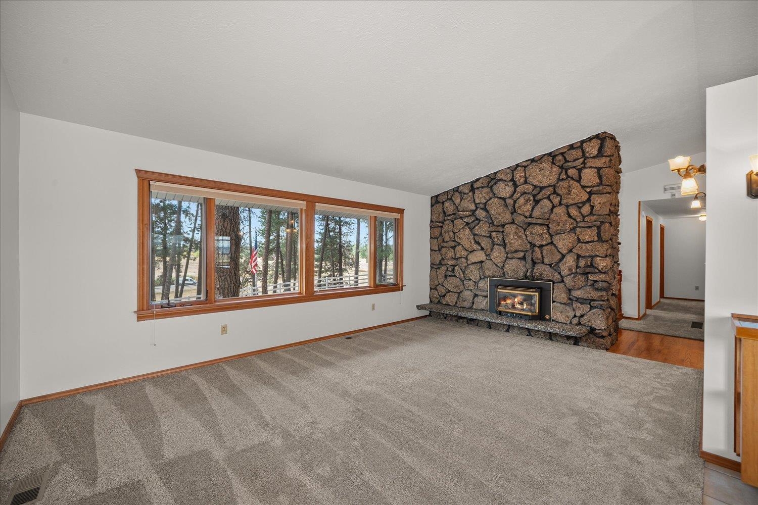 12504 North Fairview Road Mead, WA 99021 - Photo 3 of 44 Gallery Image 3