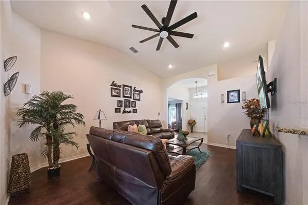 $2,250 | 6518 Crescent Loop, Winter Haven, FL 33884