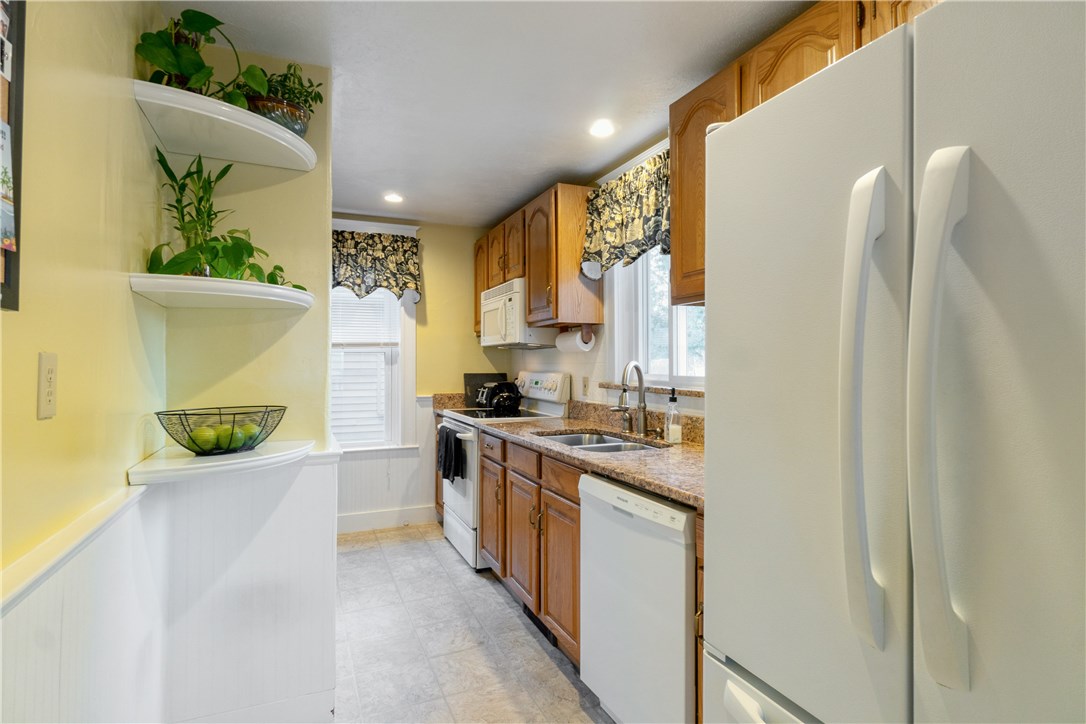 283 8th Avenue Woonsocket, RI 02895 - Photo 4 of 18 Gallery Image 4