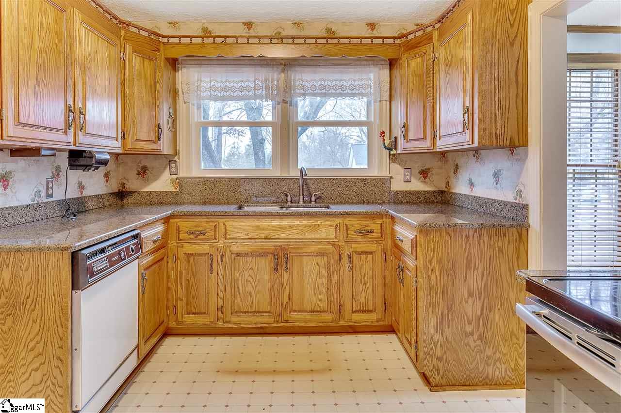 301 Parkins Mill Road Greenville, SC 29607 - Photo 8 of 26