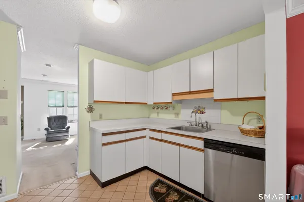 $297,000 | 23 Chatsworth Road, Unit 23, Granby, CT 06035