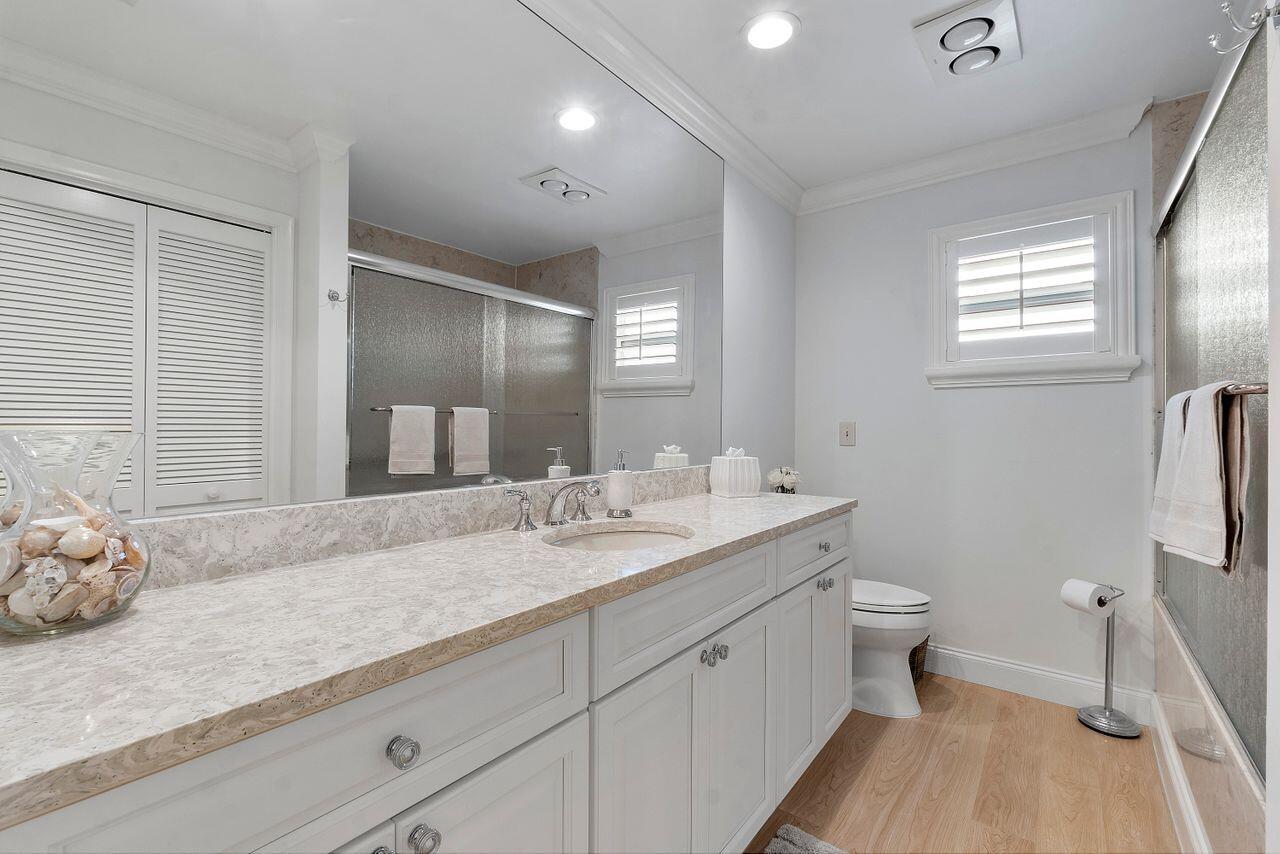 4251 Fox Trace Road Boynton Beach, FL 33436 - Photo 29 of 56 Second Bathroom