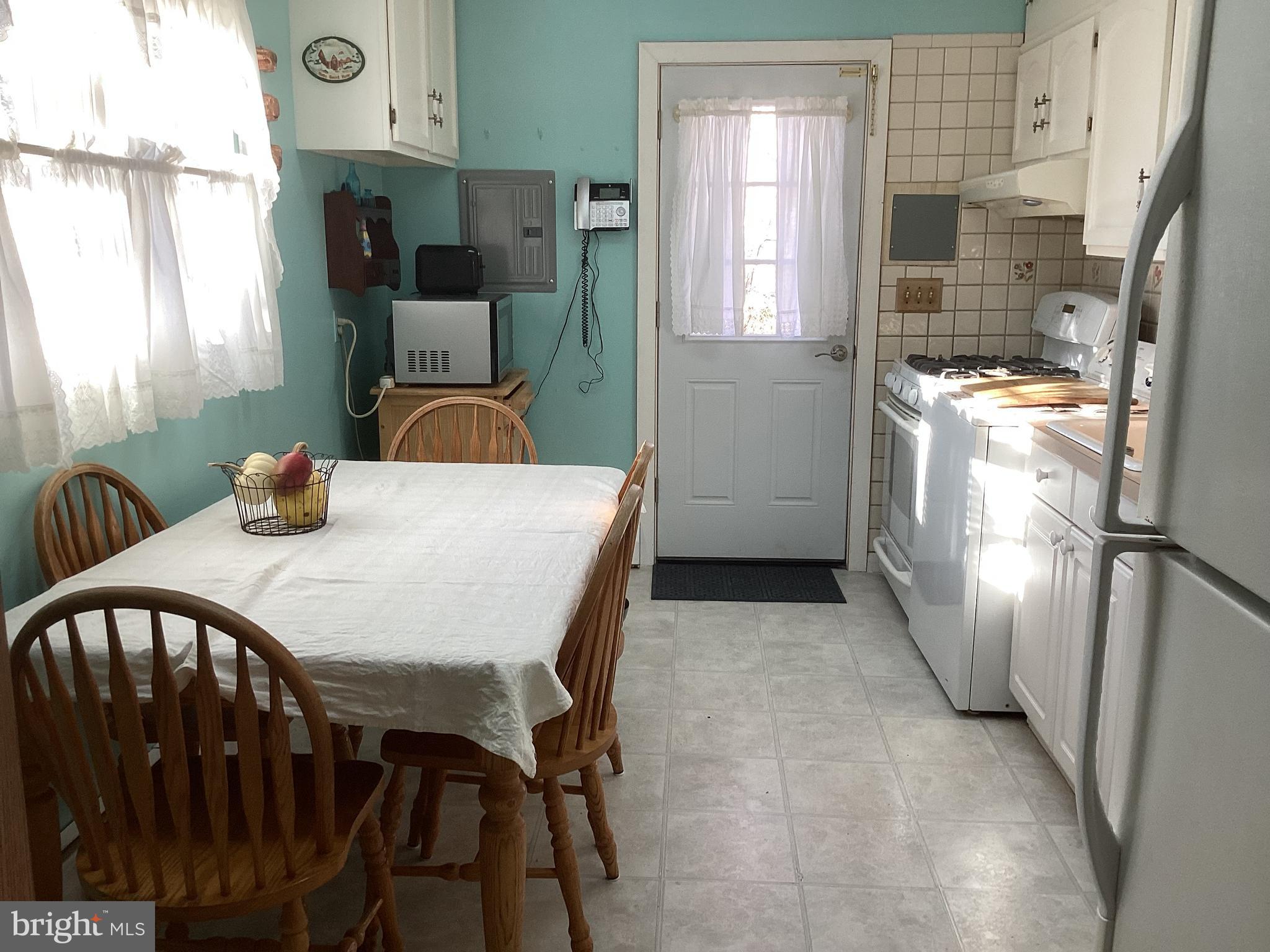 606 Fairhill Road Morrisville, PA 19067 - Photo 4 of 36 a dining room with furniture and window