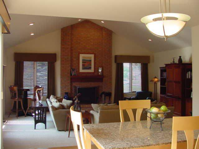 4211 Ridge Court Rochester, MI 48306 - Photo 4 of 6 31030060-3.JPG