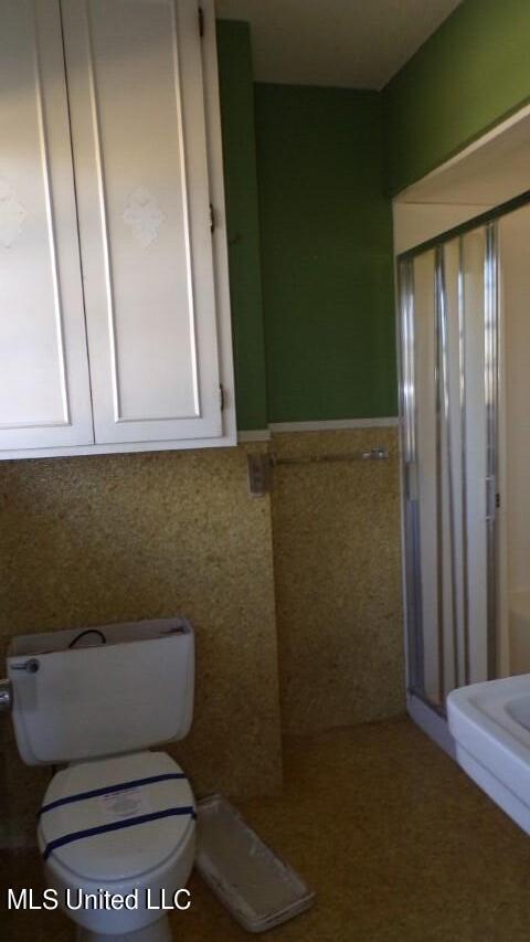 25280 Highway 35 Raleigh, MS 39153 - Photo 9 of 15 Bathroom 2