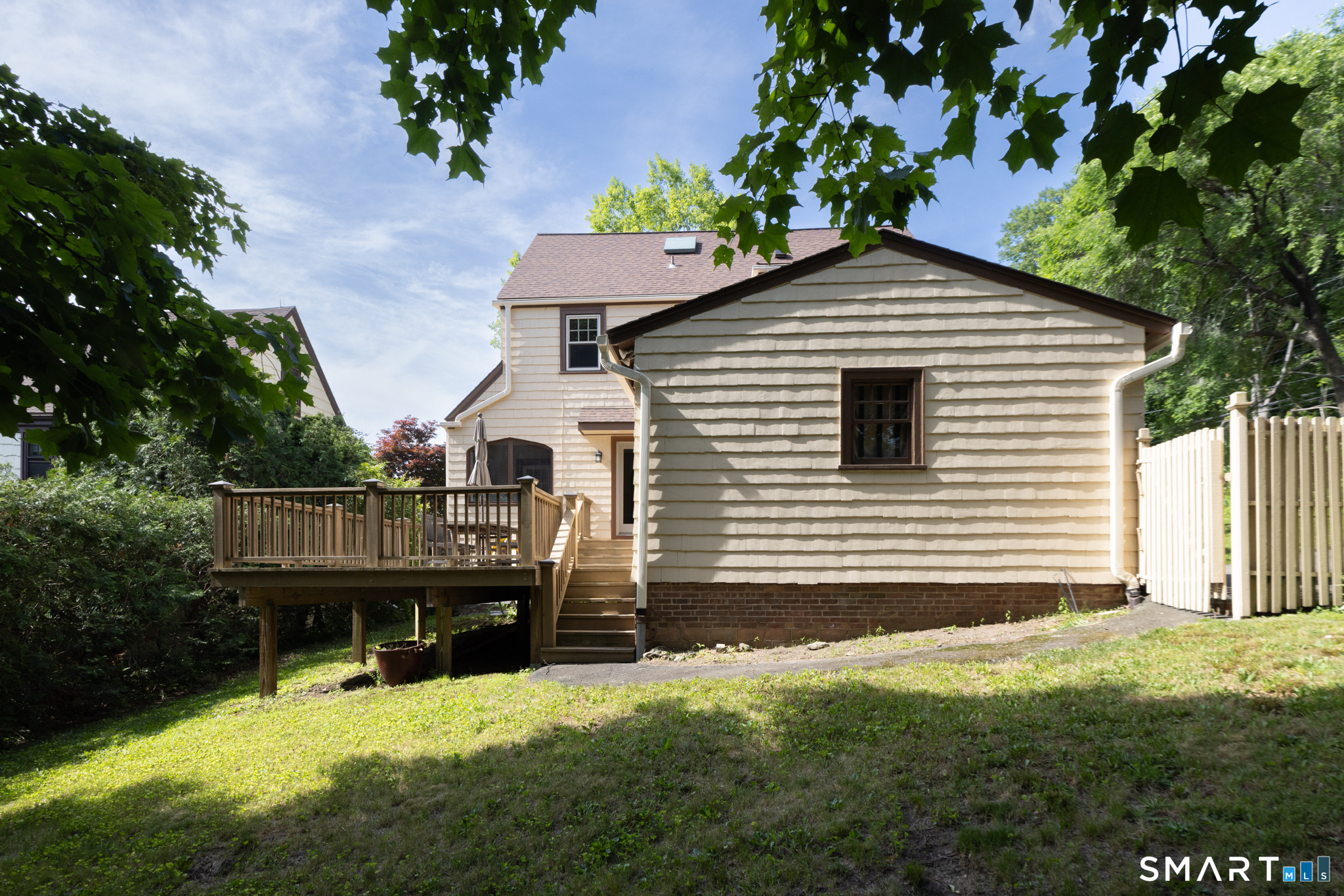 127 Roger Road New Haven, CT 06515 - Photo 9 of 40
