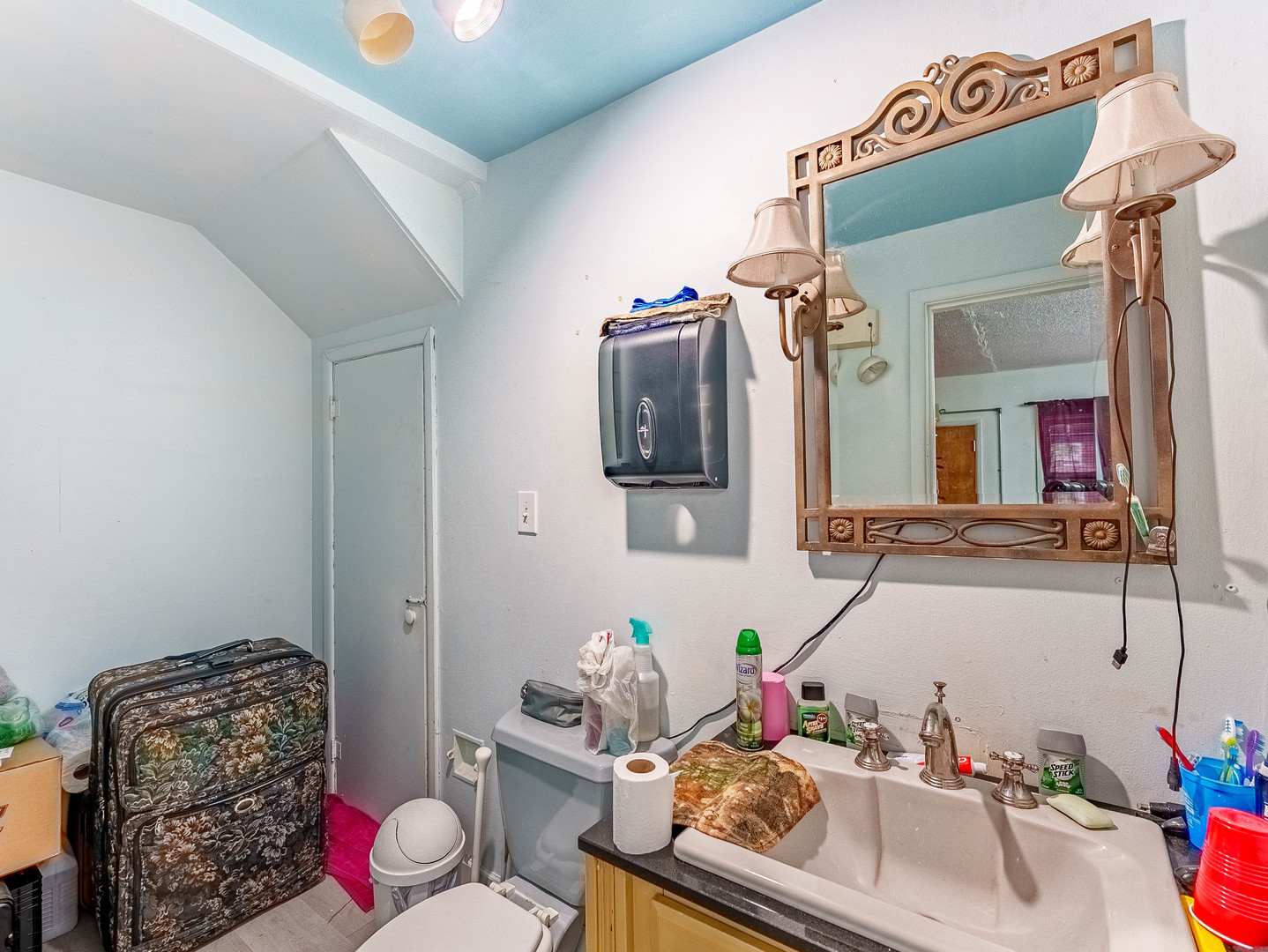 1014 Washington Street Waukegan, IL 60085 - Photo 4 of 18 a living room with furniture and a wooden floor