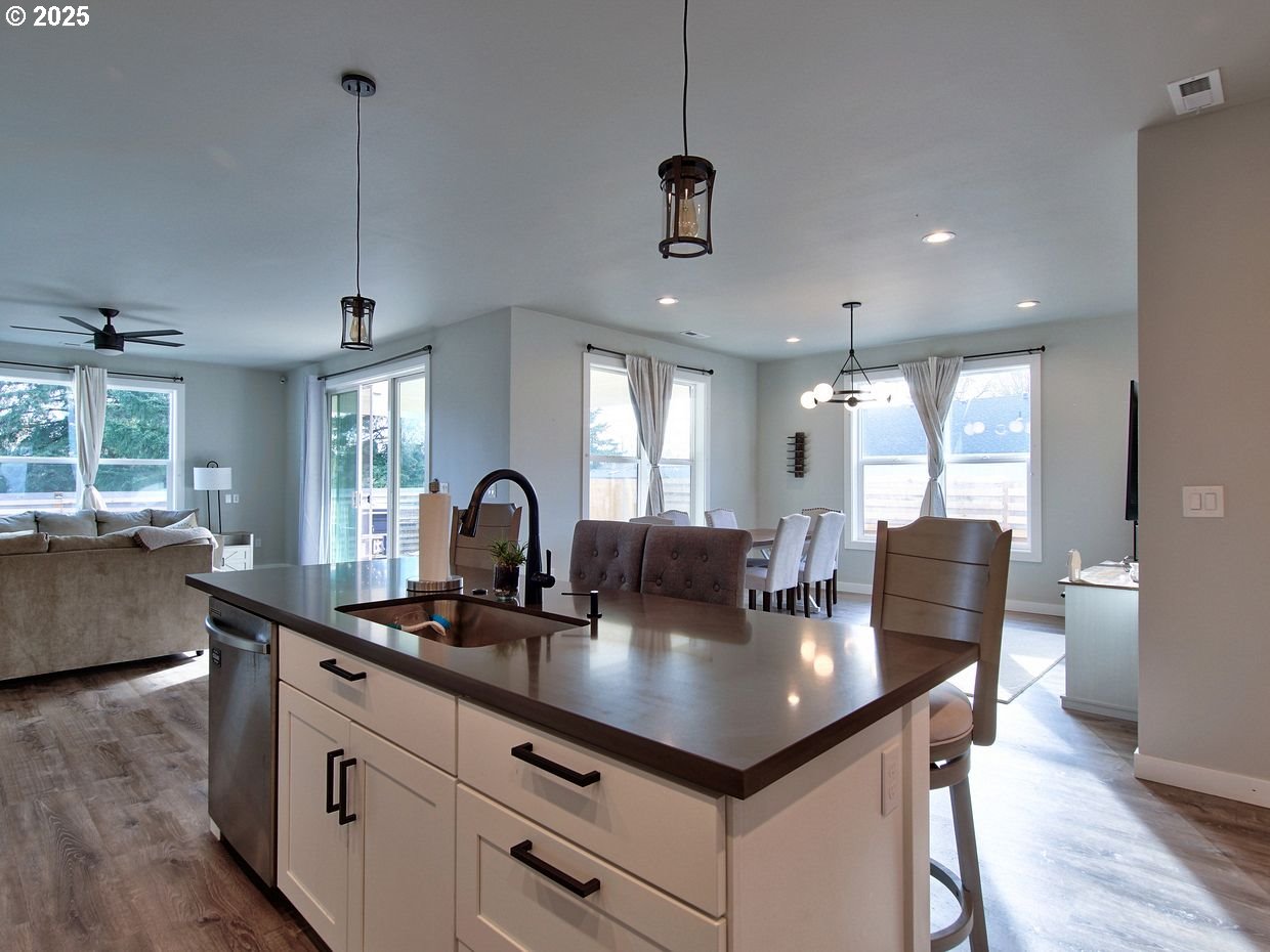 1701 South Alpine Street Cornelius, OR 97113 - Photo 13 of 48 Kitchen