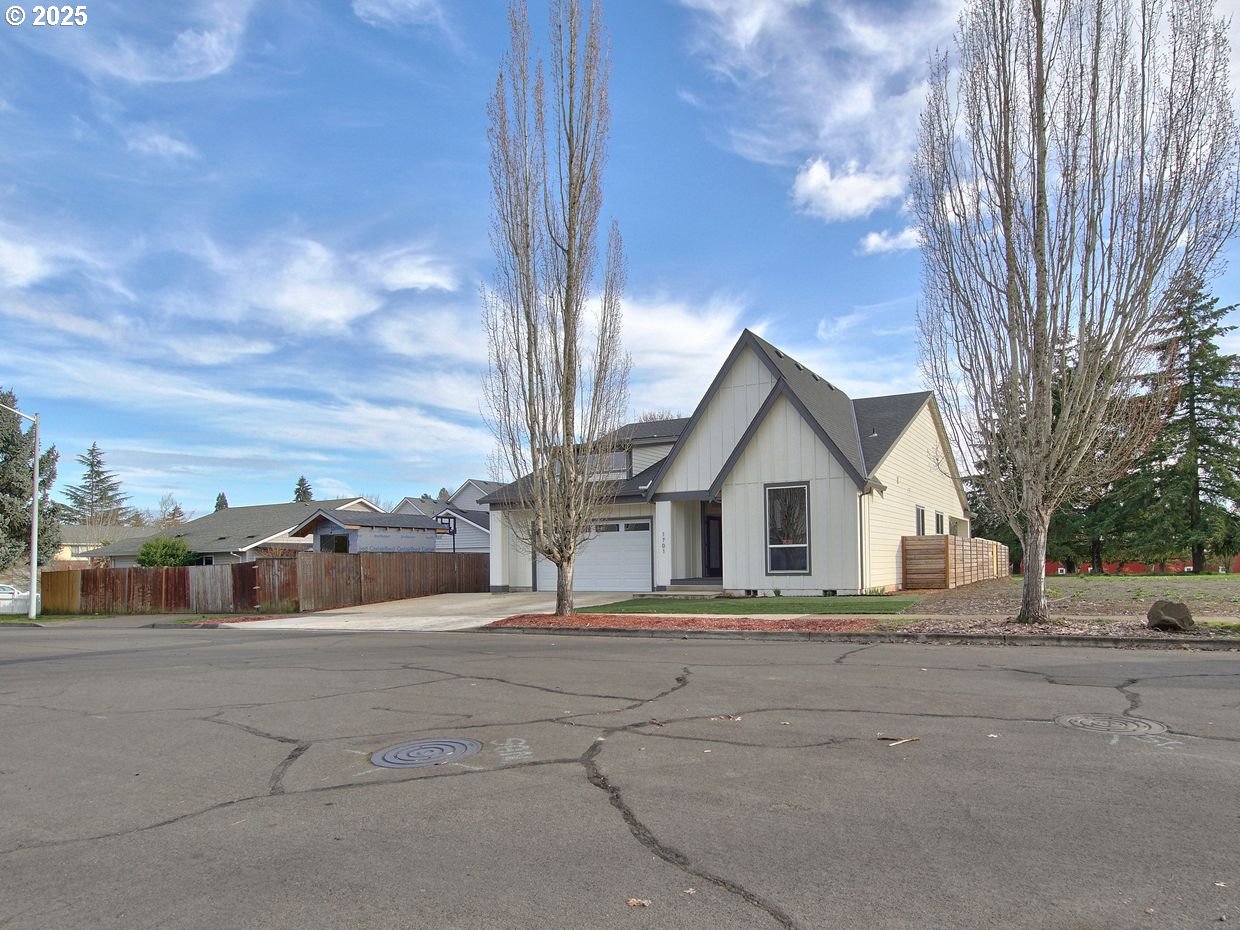 1701 South Alpine Street Cornelius, OR 97113 - Photo 2 of 48 Front Yard
