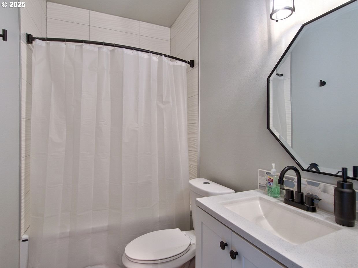 1701 South Alpine Street Cornelius, OR 97113 - Photo 31 of 48 Bathroom