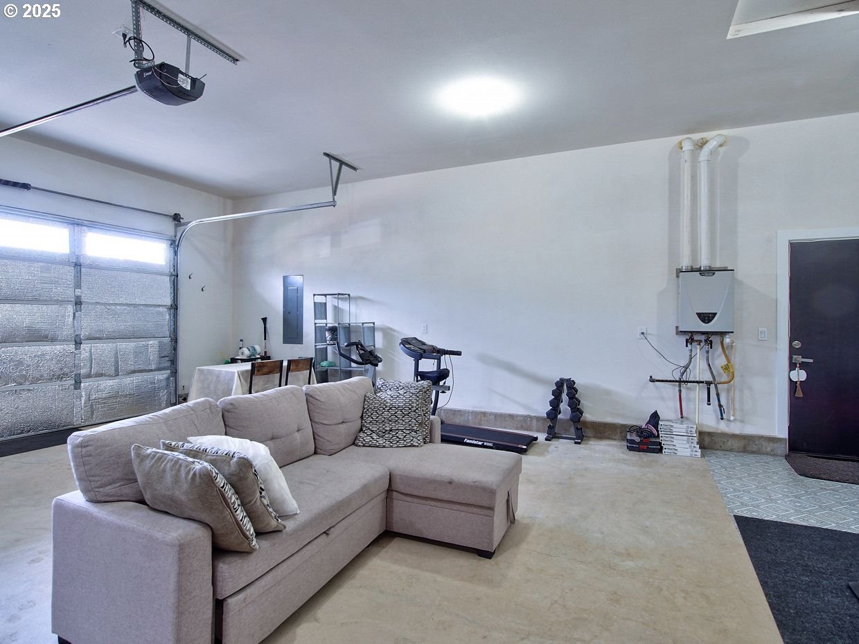 1701 South Alpine Street Cornelius, OR 97113 - Photo 35 of 48 Garage