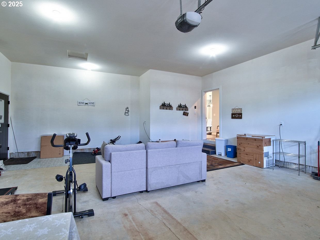 1701 South Alpine Street Cornelius, OR 97113 - Photo 36 of 48 Garage