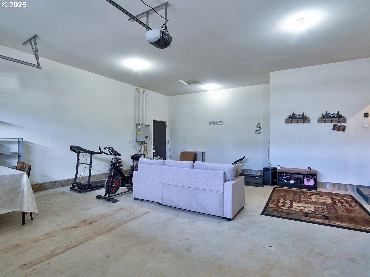 1701 South Alpine Street Cornelius, OR 97113 - Photo 37 of 48 Garage