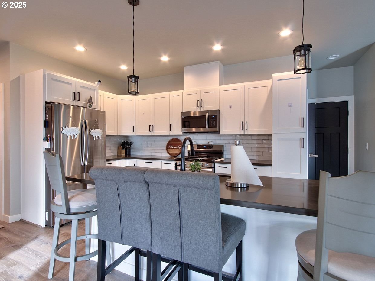 1701 South Alpine Street Cornelius, OR 97113 - Photo 10 of 48 Kitchen