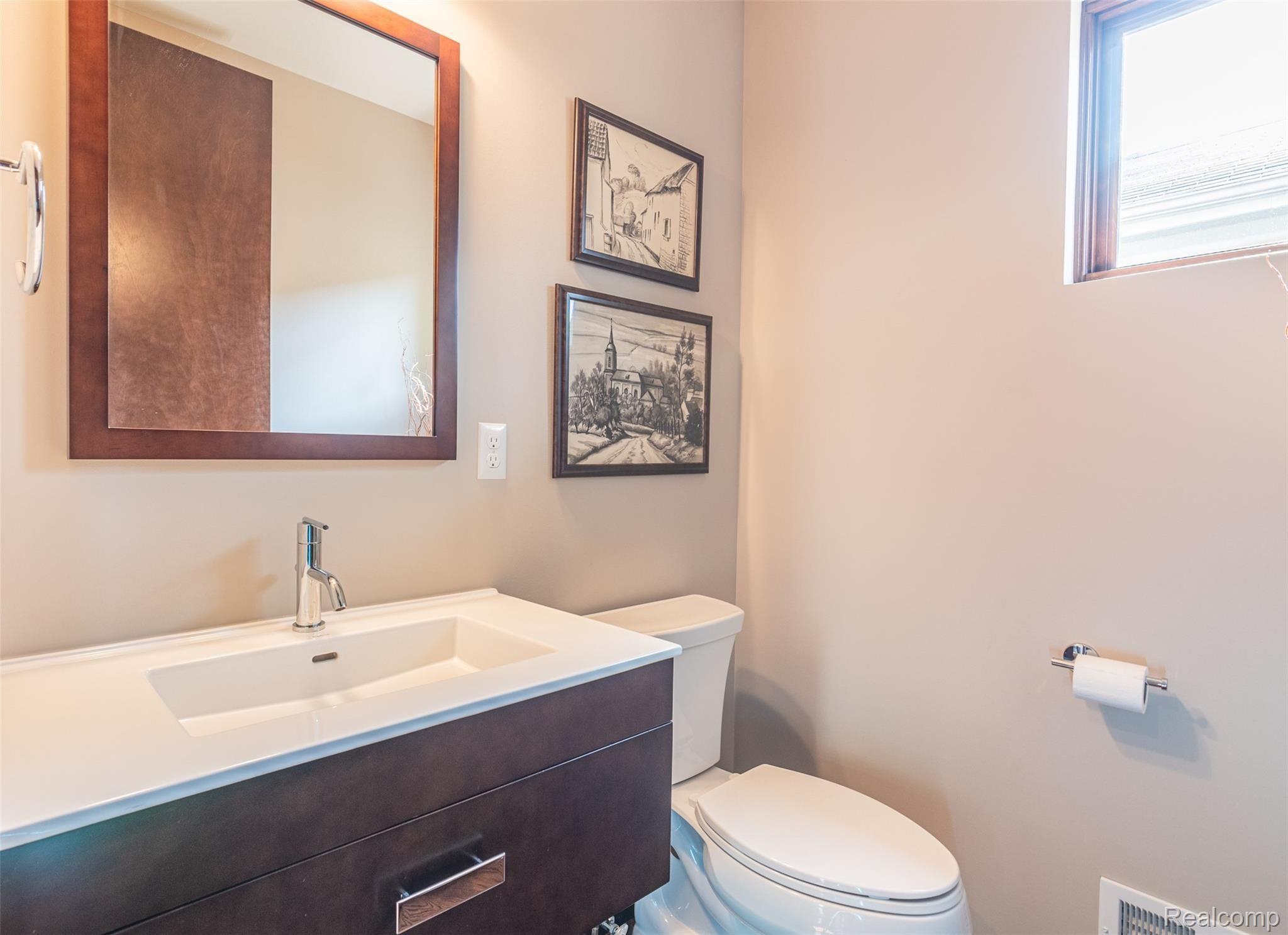 1456 Ruffner Avenue Birmingham, MI 48009 - Photo 23 of 50 Main floor 1/2 bath