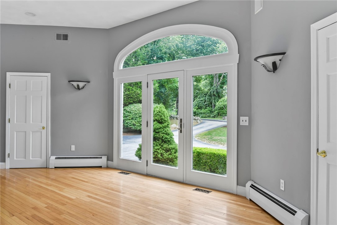 2360 Middle Road East Greenwich, RI 02818 - Photo 25 of 43