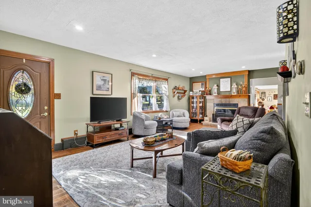 $525,000 | 18 Monroe Drive, Hamilton, NJ 08619