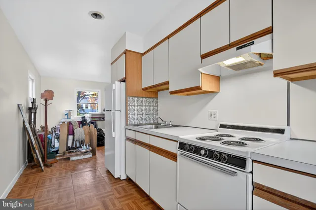 $525,000 | 18 Monroe Drive, Hamilton, NJ 08619