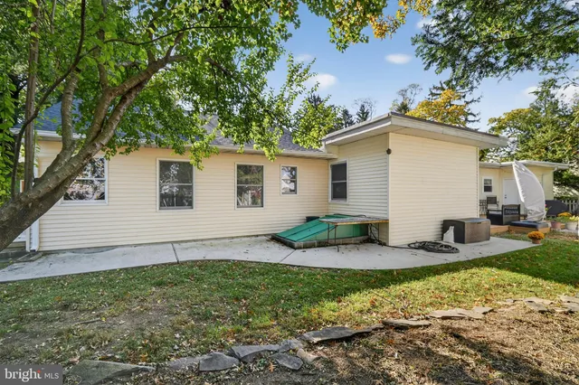 $525,000 | 18 Monroe Drive, Hamilton, NJ 08619