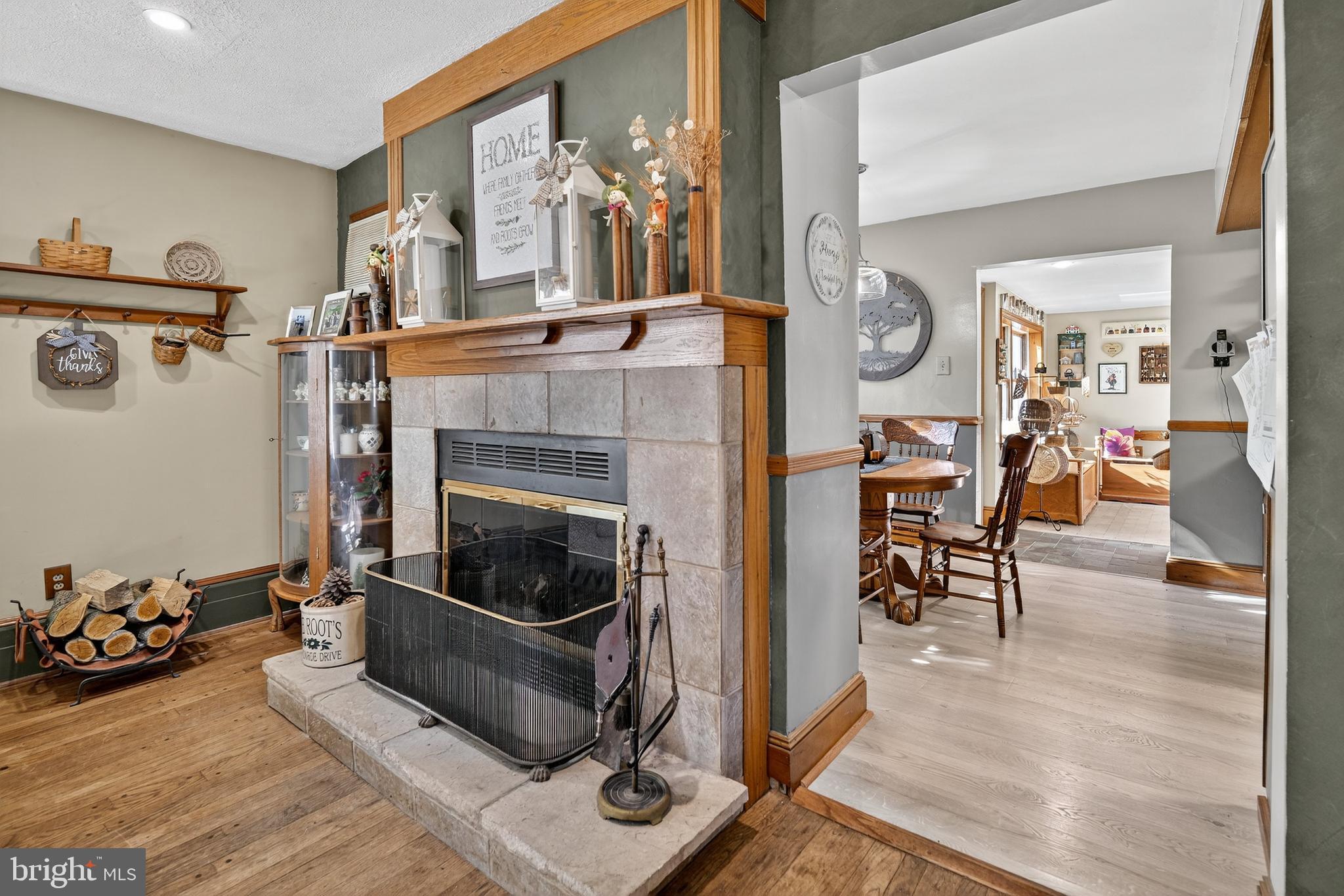 18 Monroe Drive Hamilton, NJ 08619 - Photo 4 of 37