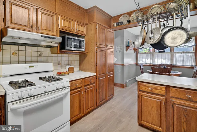 $525,000 | 18 Monroe Drive, Hamilton, NJ 08619