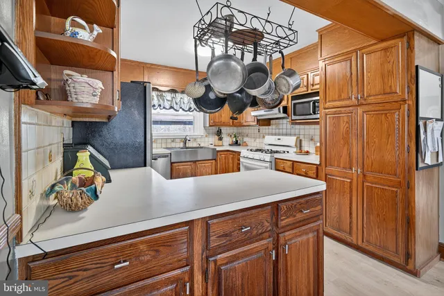 $525,000 | 18 Monroe Drive, Hamilton, NJ 08619