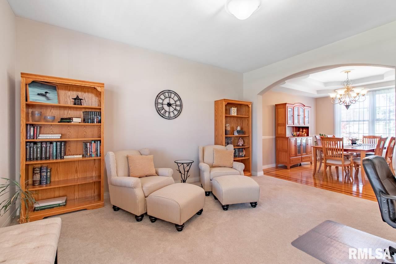 1753 Kingsbury Road Washington, IL 61571 - Photo 5 of 36 Gallery Image 5