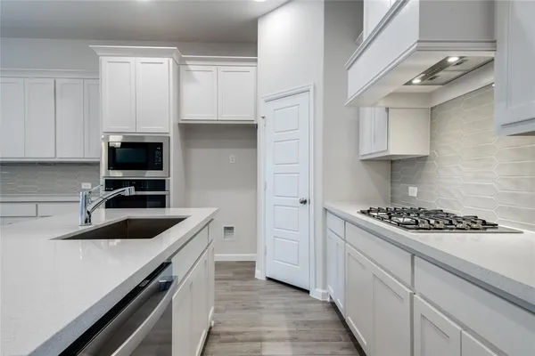 $2,450 | 9337 Winding Crk Drive, Little Elm, TX 75068