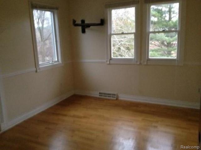 720 Milford Road Holly, MI 48442 - Photo 4 of 13 Bed3 (Small).jpg