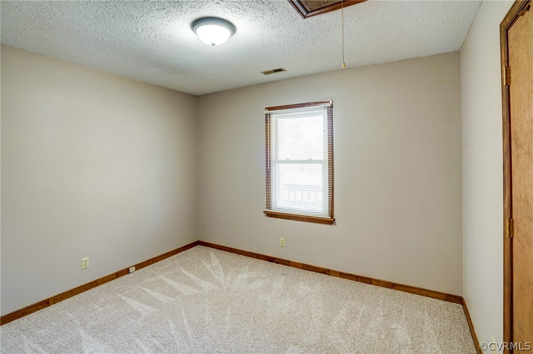 26 Jackson Road Bumpass, VA 23024 - Photo 15 of 36 an empty room with a window