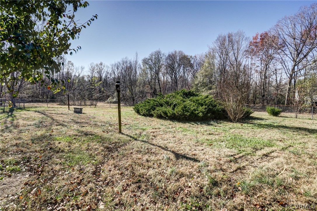26 Jackson Road Bumpass, VA 23024 - Photo 25 of 36 a backyard of a house with lots of green space